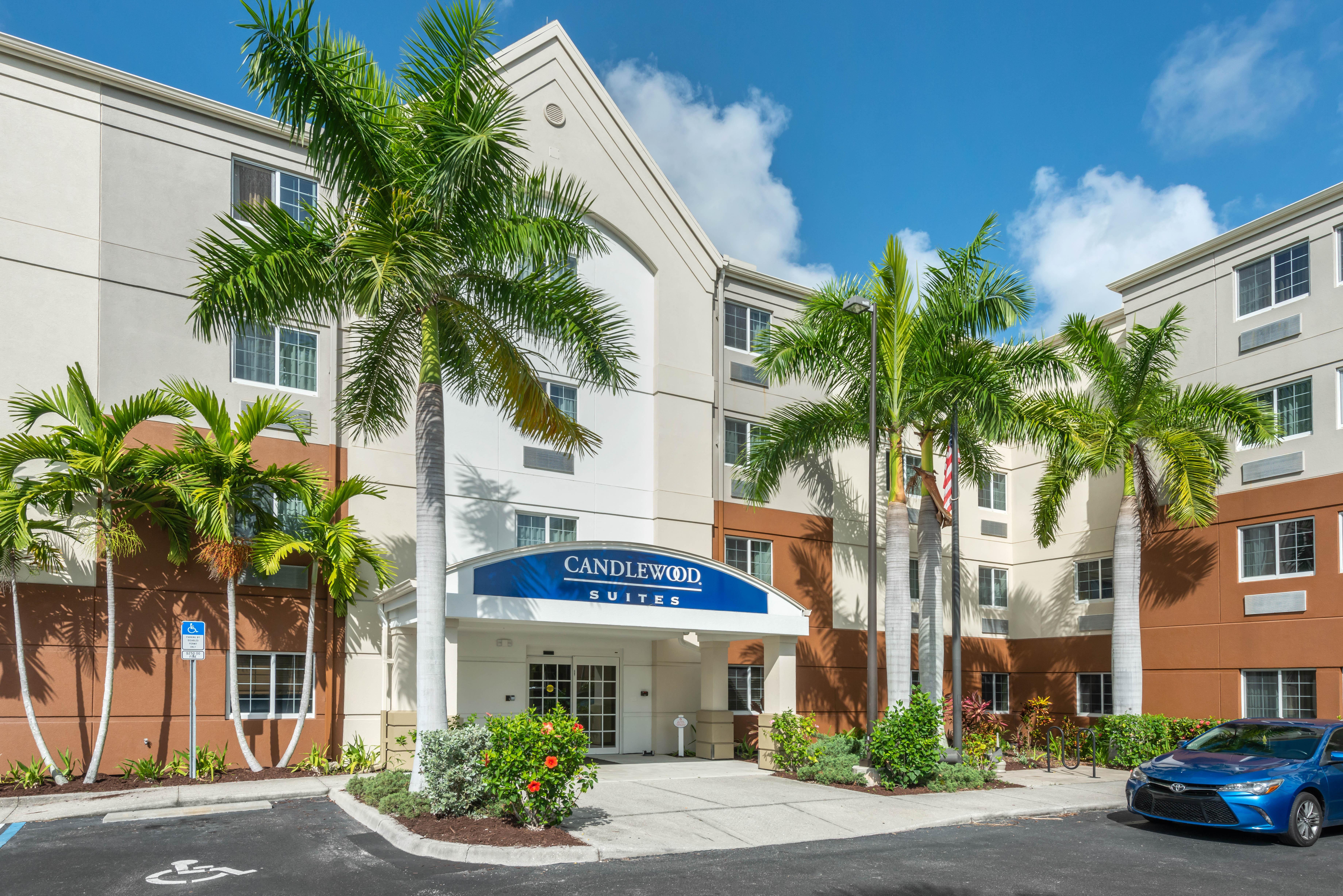 Candlewood Suites Fort Myers/Sanibel Gateway By Ihg Екстер'єр фото