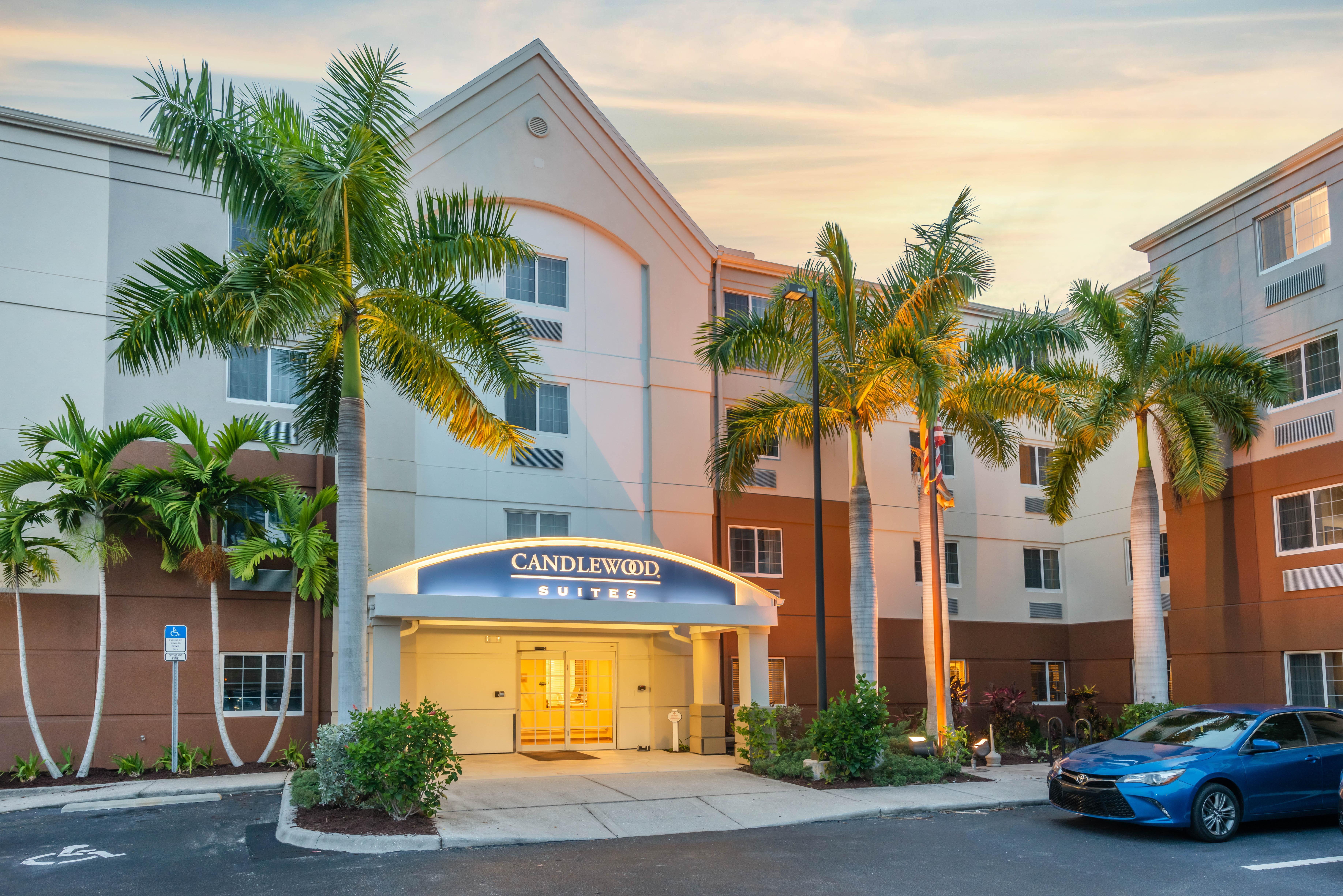 Candlewood Suites Fort Myers/Sanibel Gateway By Ihg Екстер'єр фото