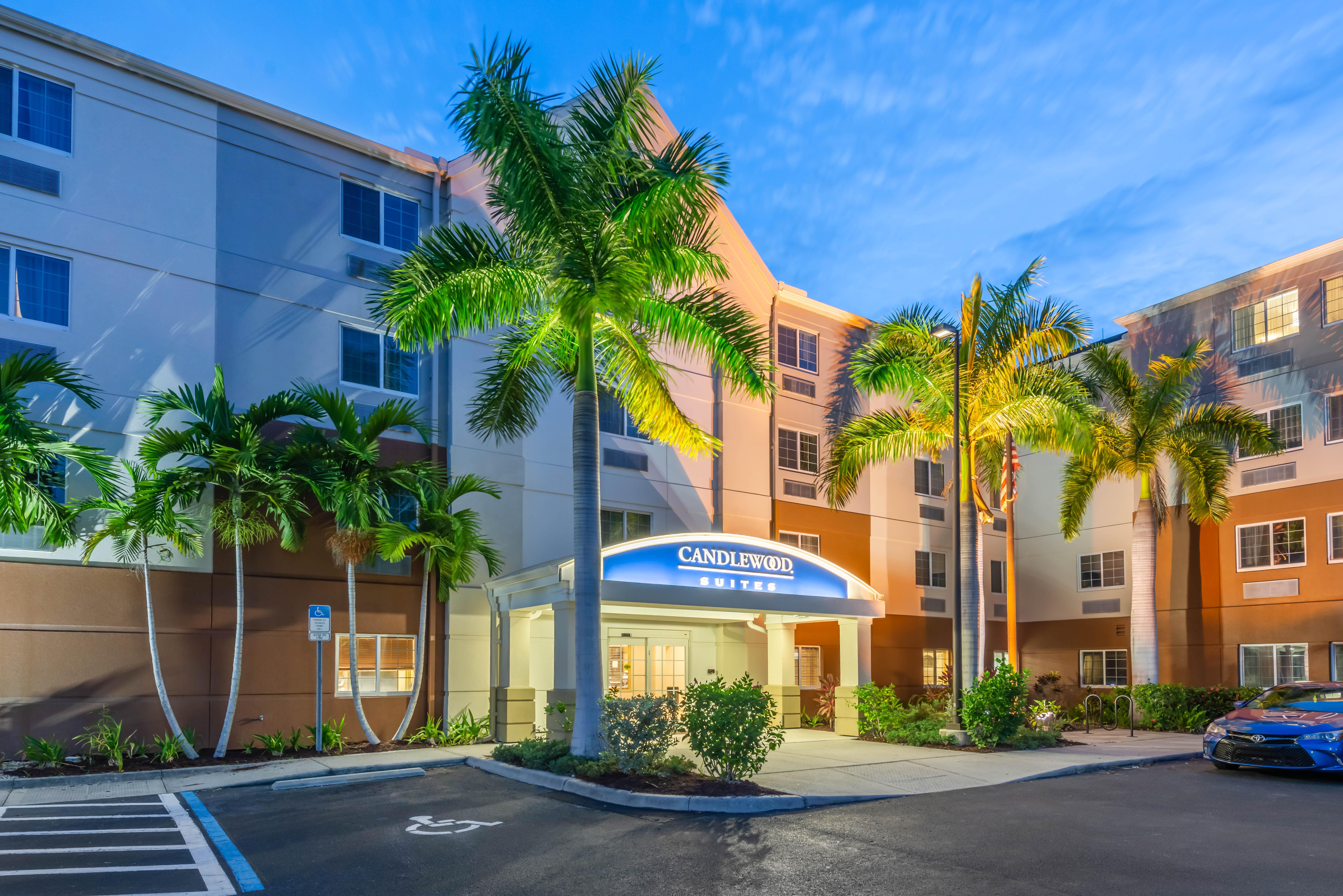 Candlewood Suites Fort Myers/Sanibel Gateway By Ihg Екстер'єр фото
