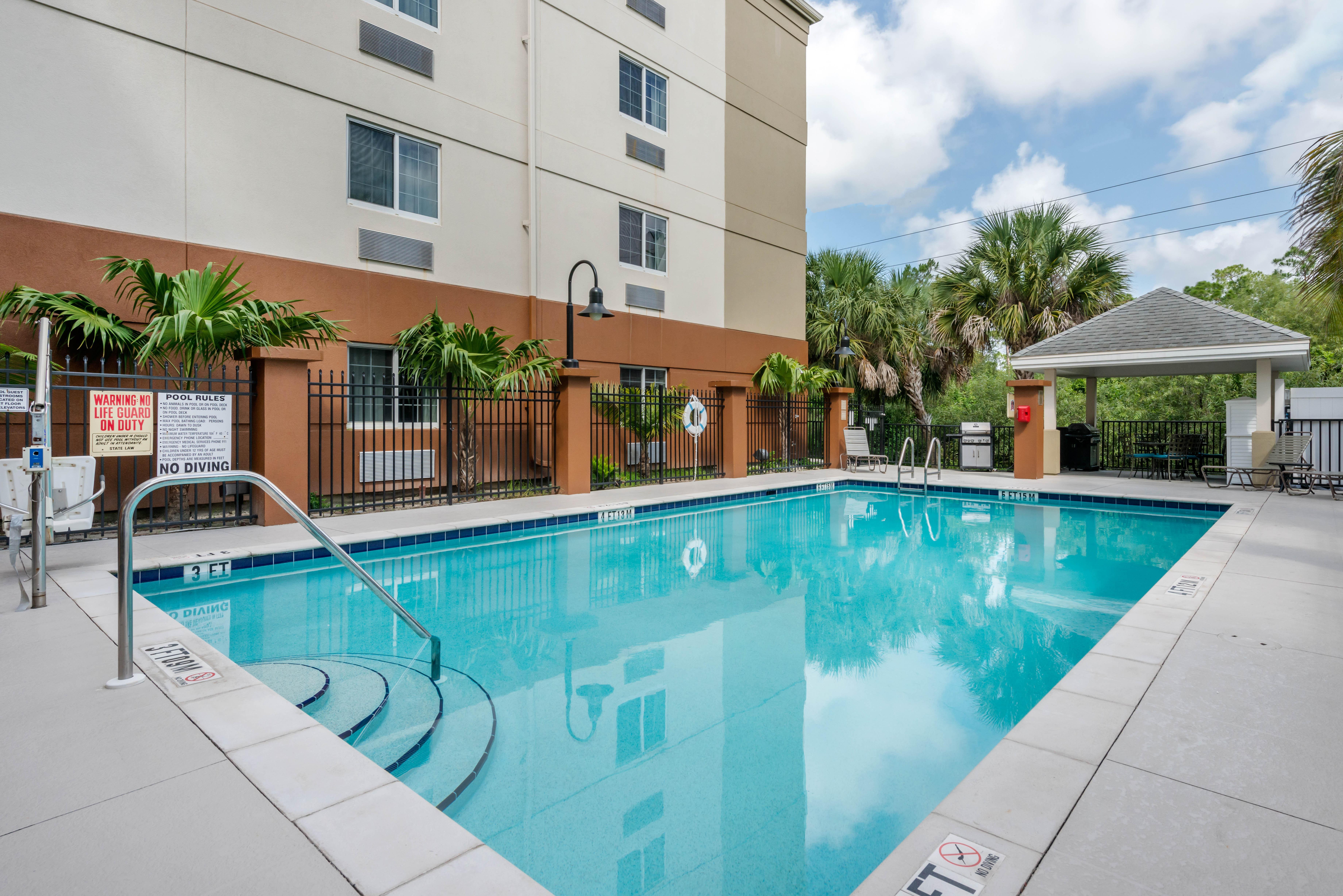 Candlewood Suites Fort Myers/Sanibel Gateway By Ihg Екстер'єр фото