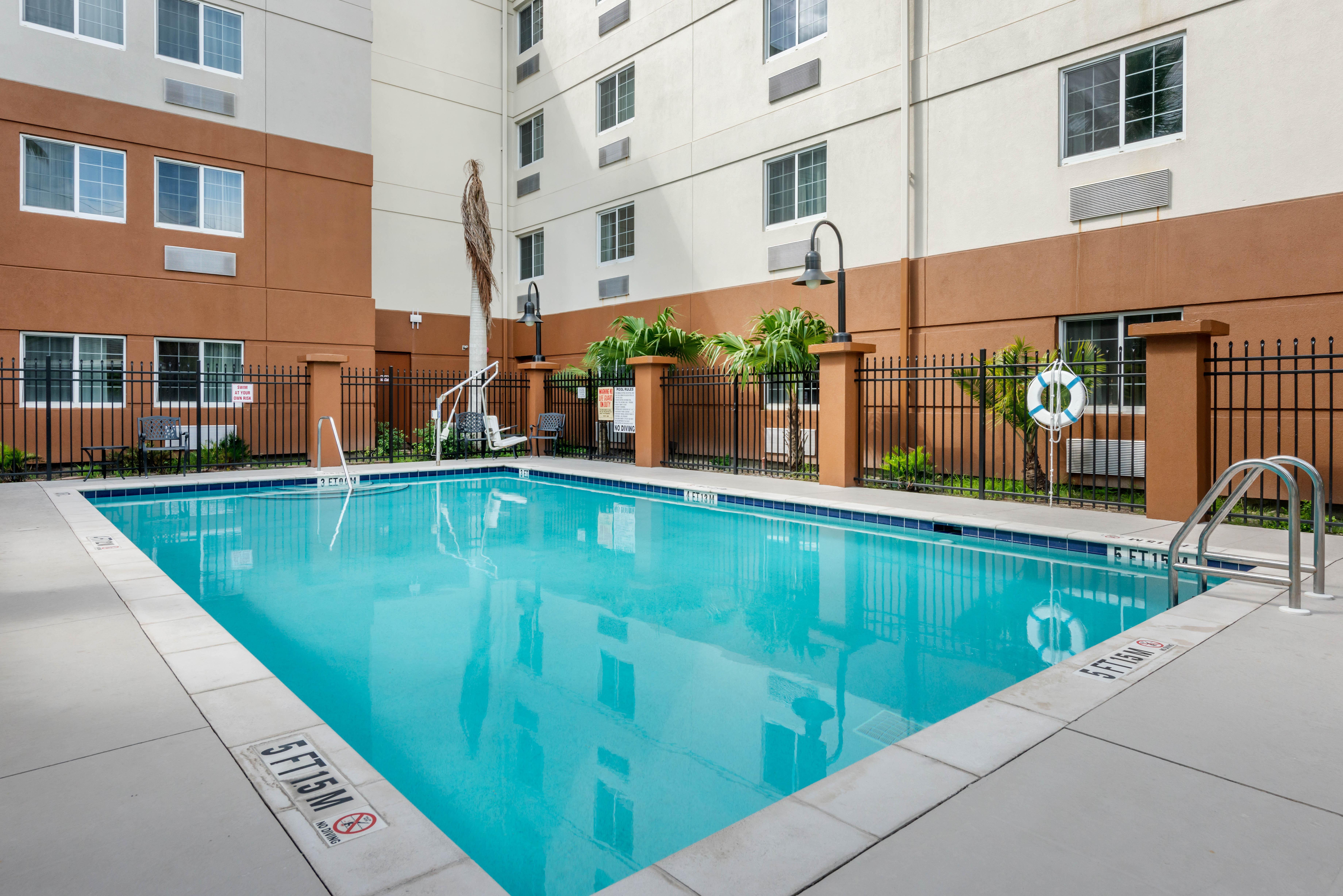 Candlewood Suites Fort Myers/Sanibel Gateway By Ihg Екстер'єр фото