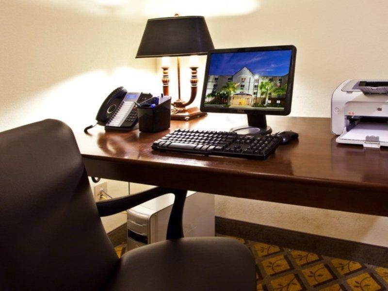 Candlewood Suites Fort Myers/Sanibel Gateway By Ihg Екстер'єр фото