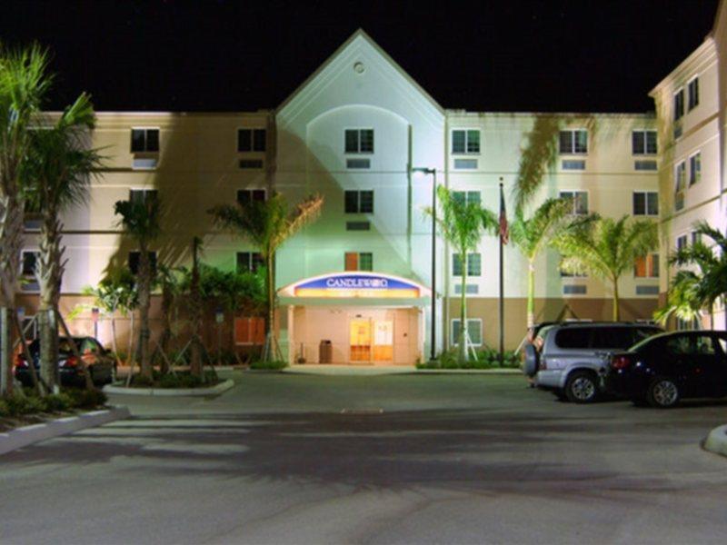 Candlewood Suites Fort Myers/Sanibel Gateway By Ihg Екстер'єр фото