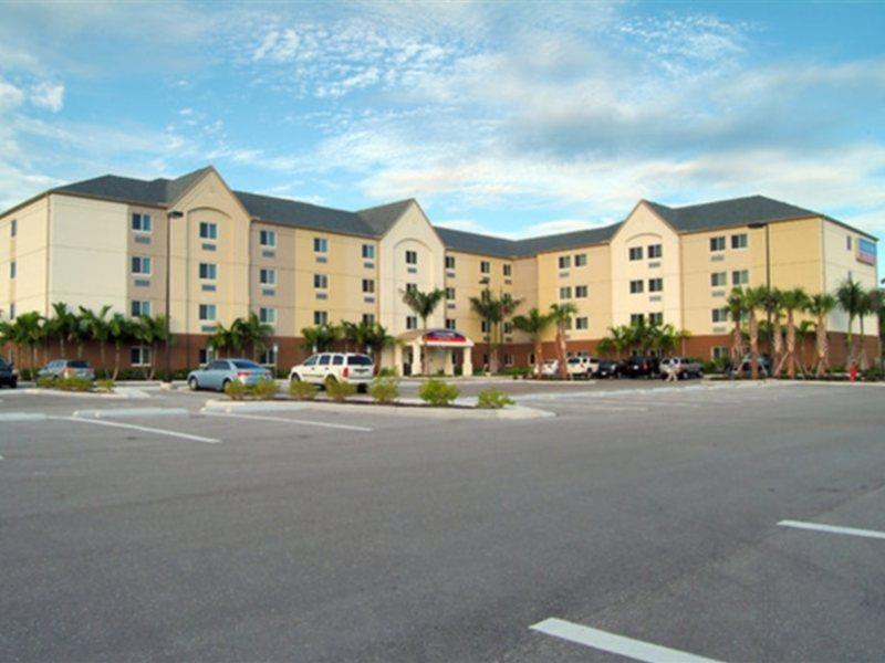 Candlewood Suites Fort Myers/Sanibel Gateway By Ihg Екстер'єр фото
